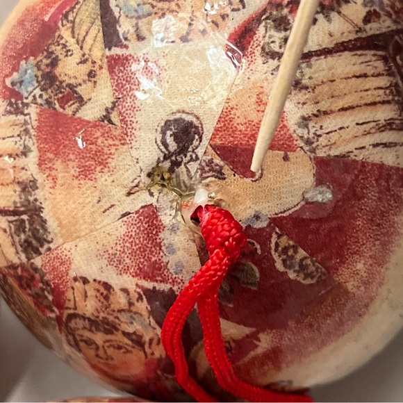 VINTAGE 90’s Victorian Themed Christmas Ornaments Set of 7 Glossy Paper Mache. - Picture 13 of 16